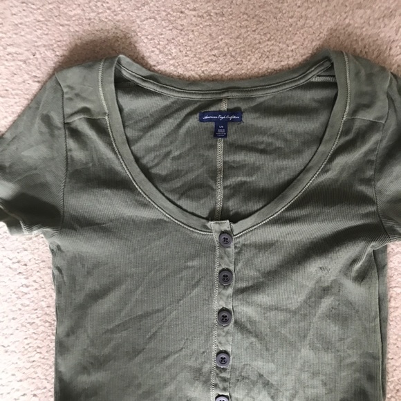 Adorable New w/out tags American Eagle Henley tee - Picture 4 of 8